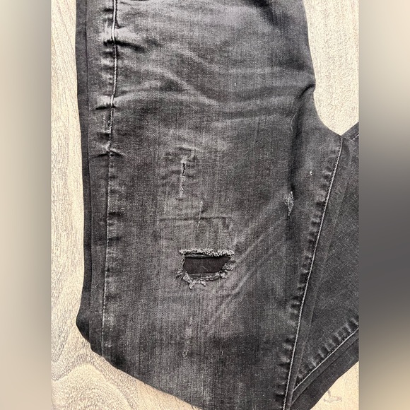 Express men’s skinny denim size 31/34. Distressed areas dark gray/black - Picture 3 of 4